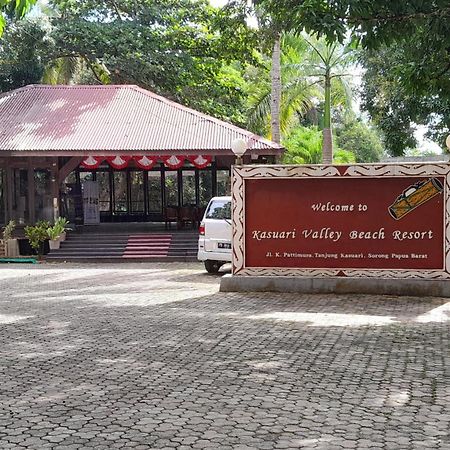 Kasuari Valley Beach Resort Sorong Exteriör bild