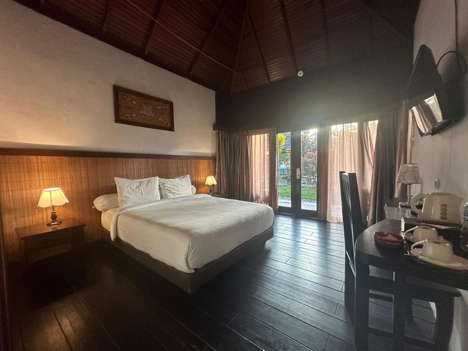 Kasuari Valley Beach Resort Sorong Exteriör bild