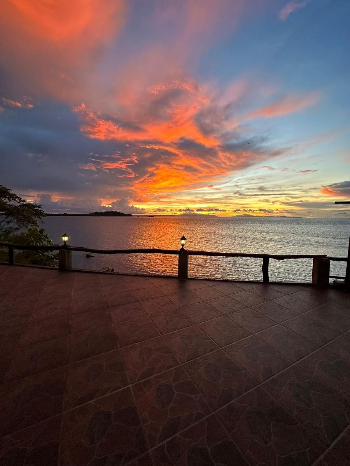 Kasuari Valley Beach Resort Sorong Exteriör bild