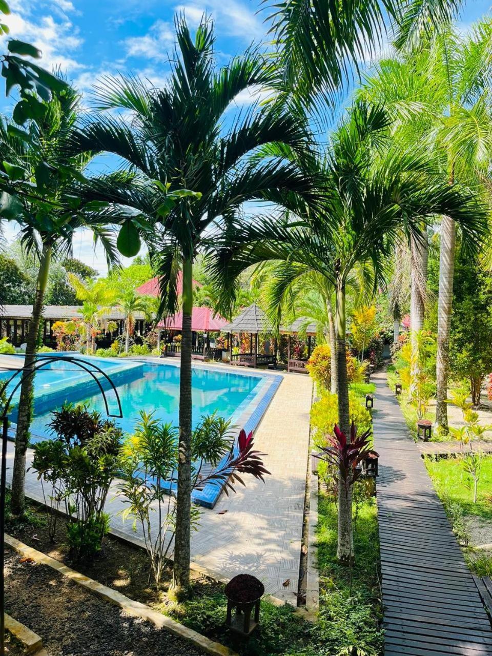 Kasuari Valley Beach Resort Sorong Exteriör bild