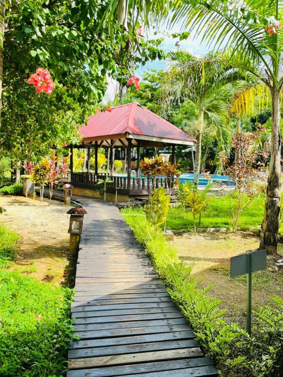 Kasuari Valley Beach Resort Sorong Exteriör bild