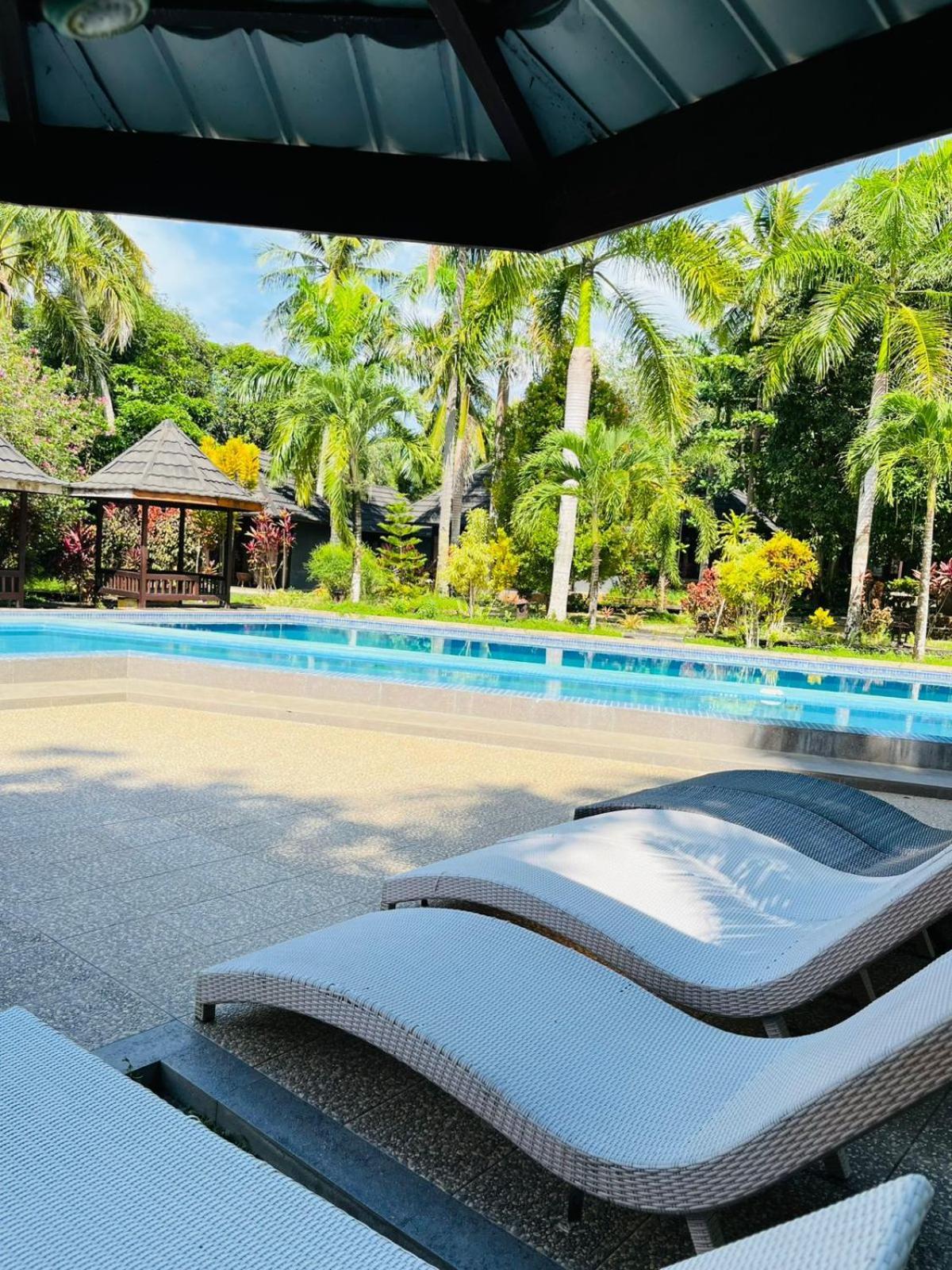 Kasuari Valley Beach Resort Sorong Exteriör bild