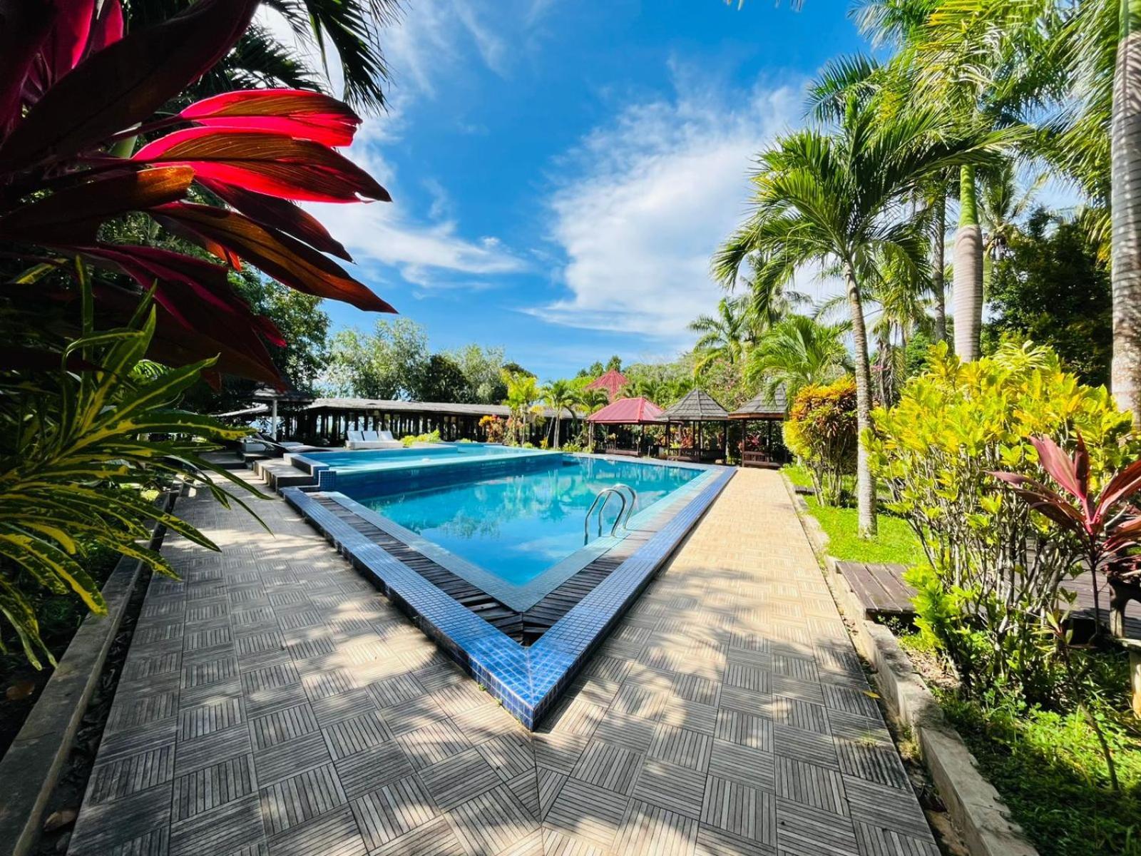Kasuari Valley Beach Resort Sorong Exteriör bild
