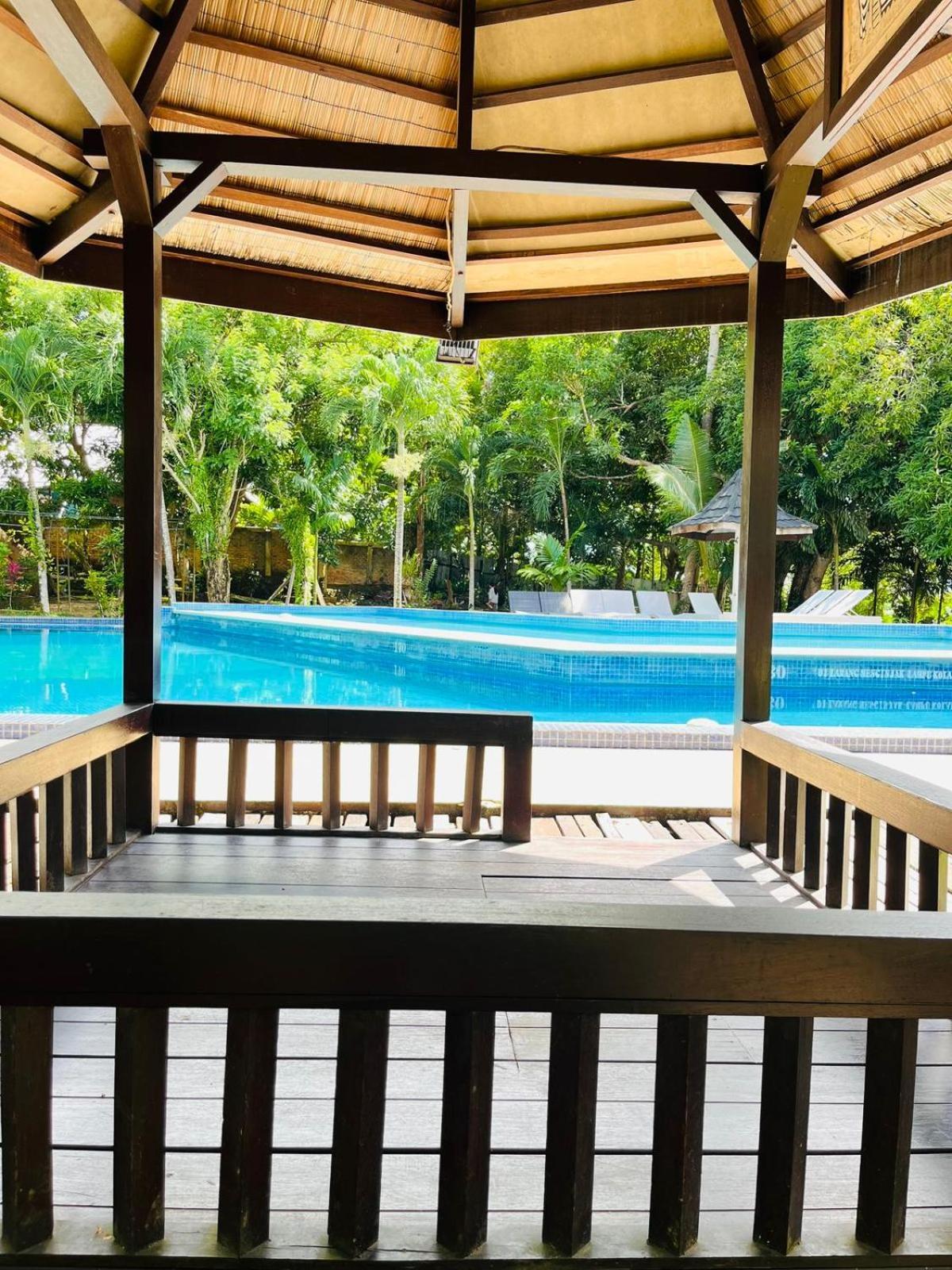 Kasuari Valley Beach Resort Sorong Exteriör bild