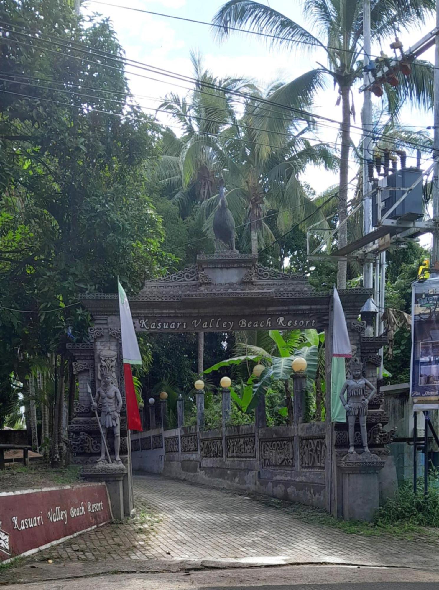Kasuari Valley Beach Resort Sorong Exteriör bild