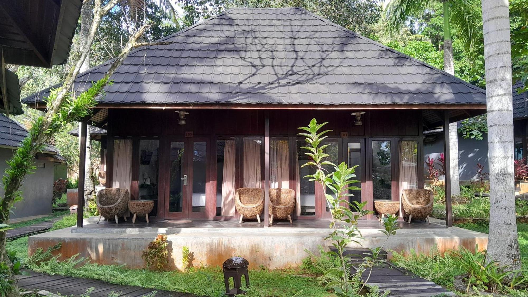 Kasuari Valley Beach Resort Sorong Exteriör bild